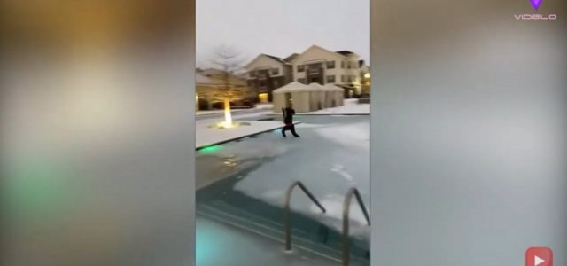 Un joven que intentó cruzar una piscina helada corriendo